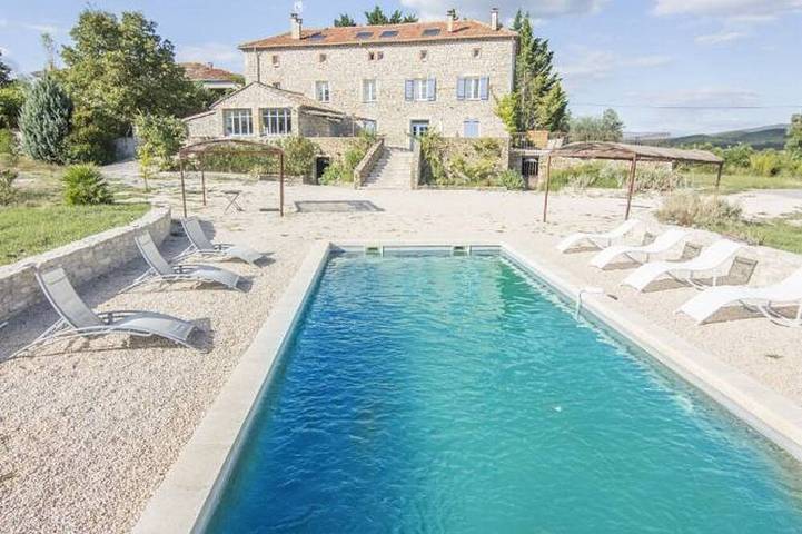 Gîte pour 15 personnes, avec piscine et jardin à Saint-Hippolyte-de-Caton