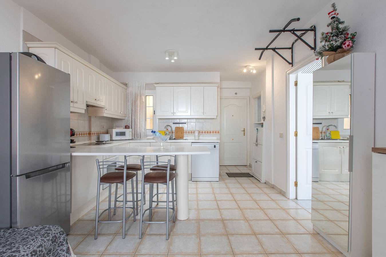 Apartamento entero, Encantadora suite con piscina en Chayofa, vistas a la montaña, Wi-Fi y aire acondicionado in Chayofa, Arona 
