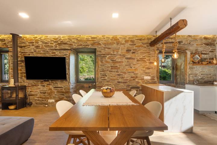 Country House 'Quinta Da Azenha' with Air Conditioning in Nespereira (Cinfães), Viseu District