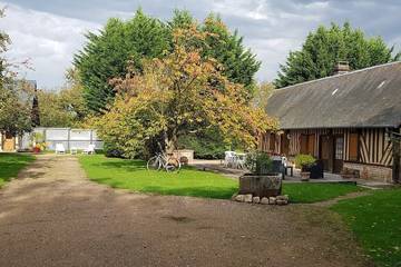 Location de vacances pour 8 personnes, avec jardin et terrasse à Saint-Pierre-de-Cormeilles