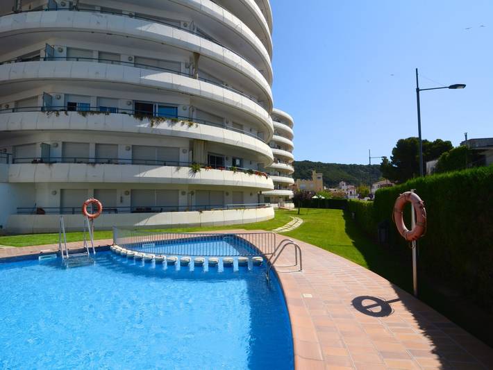 Holiday rental for 2 people, with garden and children pool as well as pool in Estartit
