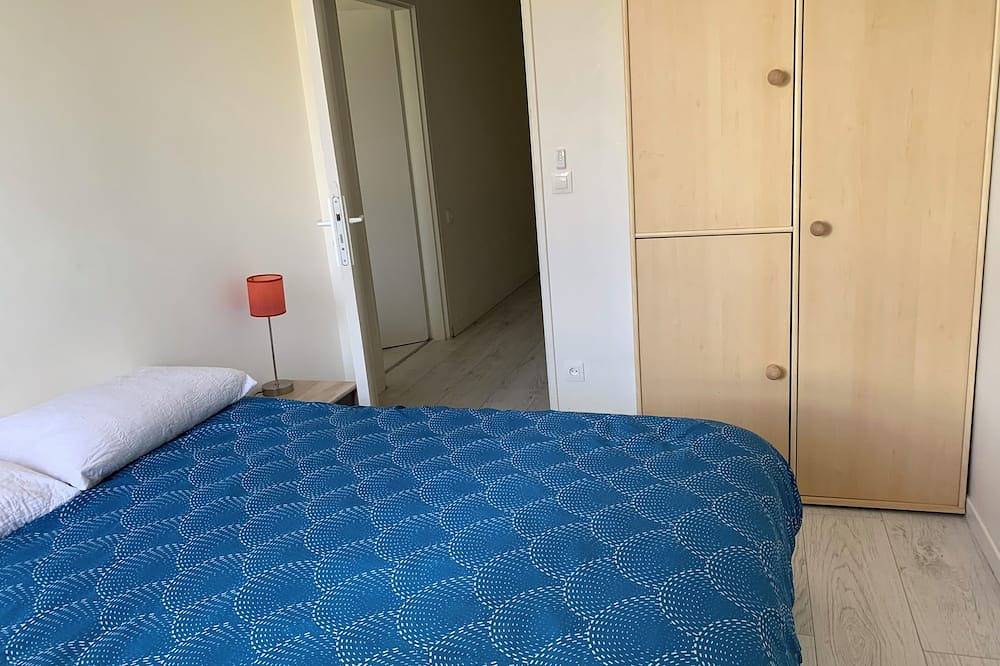 Shared room in a gated residence. Secure entrance with digicode. in Évry-Courcouronnes, Essonne