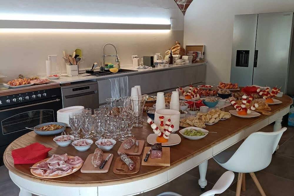 Charming 2-bedroom bed & breakfast in Monferrato with Wifi in Montiglio Monferrato, Asti Province