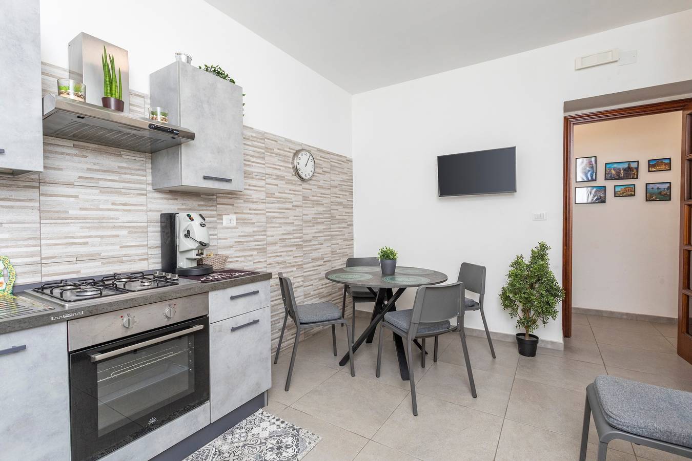 Appartement entier, Appartement 'La Casa Di Aga' avec Terrasse Privée, Wi-Fi et Climatisation in Catane, Province de Catania