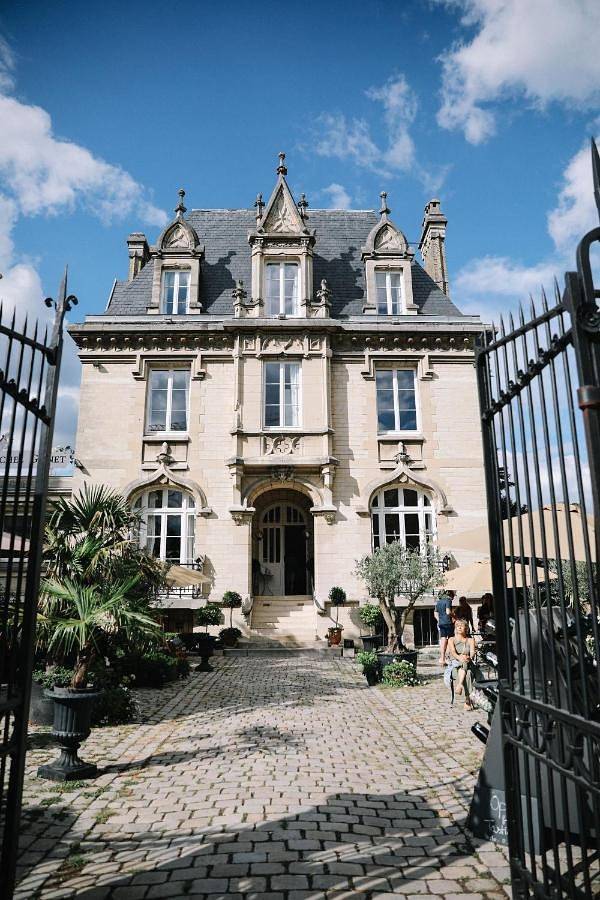 Chambre d’hôte pour 2 personnes, avec Terrasse ainsi que Jardin et Vue à Épernay