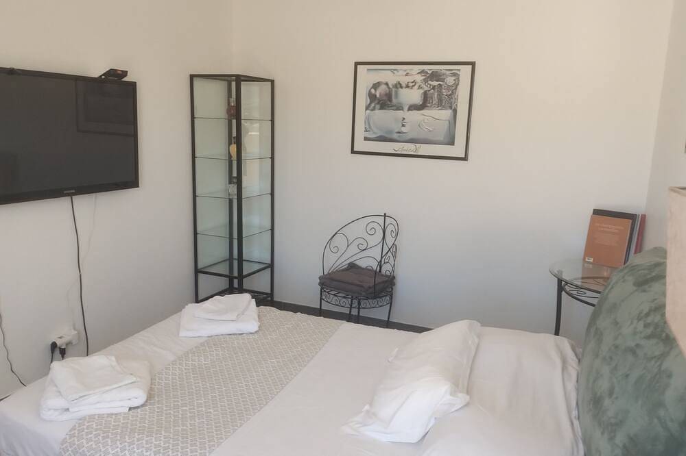 Maison, trois champs sans prétention avec jardin, stationnement in Calvi, Région de Calvi