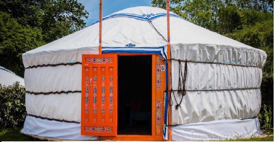 Camping pour 4 personnes, avec jardin et vue, animaux acceptés