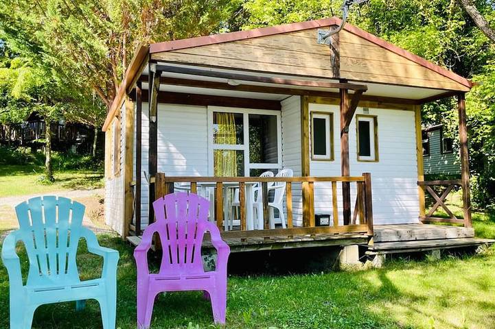 Chalet pour 5 personnes, avec piscine et terrasse, animaux acceptés