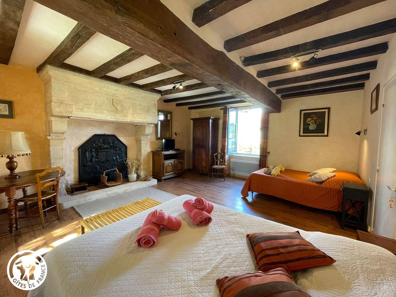 Gîte en cité médiévale de Vouvant avec parking privatif, 4 chambres in Vouvant, Fontenay-le-Comte