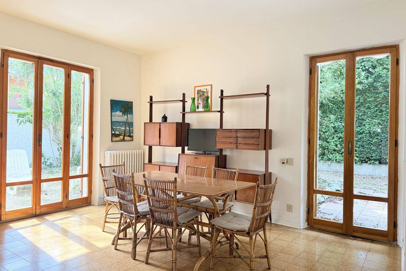 Appartamento intero, N323 – Numana, trilocale con giardino e posto auto vicino al mare  in Numana, Riviera del Conero