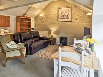 Log Cabin for 2 People in Carmarthenshire, South-Wales, Photo 1
