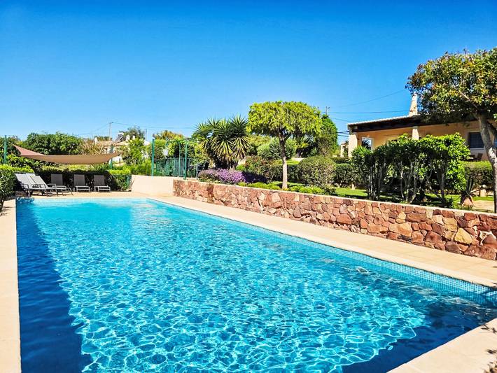 Ferienhaus für 8 Personen, mit Terrasse und Garten sowie Pool