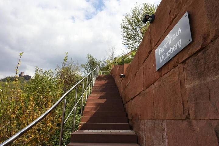 Ferienhaus für 10 Personen, mit Ausblick und Garten in Annweiler - 2