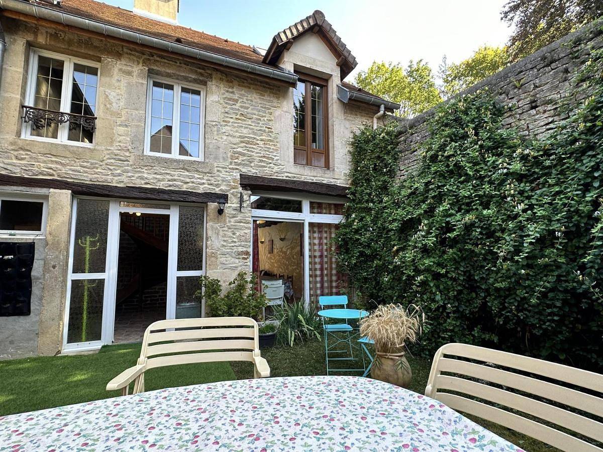 Holiday Home in Saint-Seine-l'Abbaye, Région de Dijon