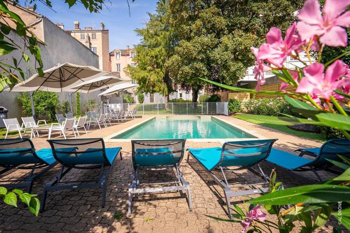 Hôtel pour 2 personnes, avec Terrasse ainsi que Jardin et Piscine