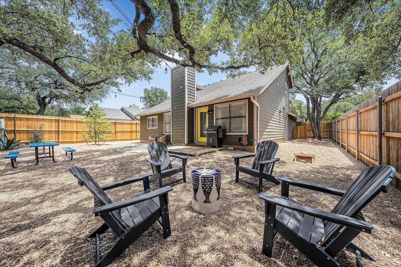Stylish Backyard Retreat     Bbq   Workspace in Austin, Texas