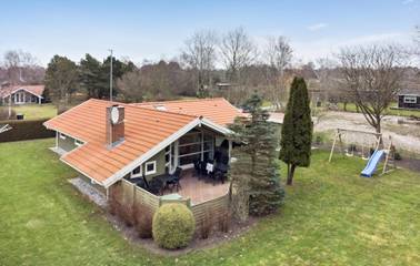 Ferienhaus für 9 Personen, mit Whirlpool und Terrasse sowie Garten und Sauna in Dannemare