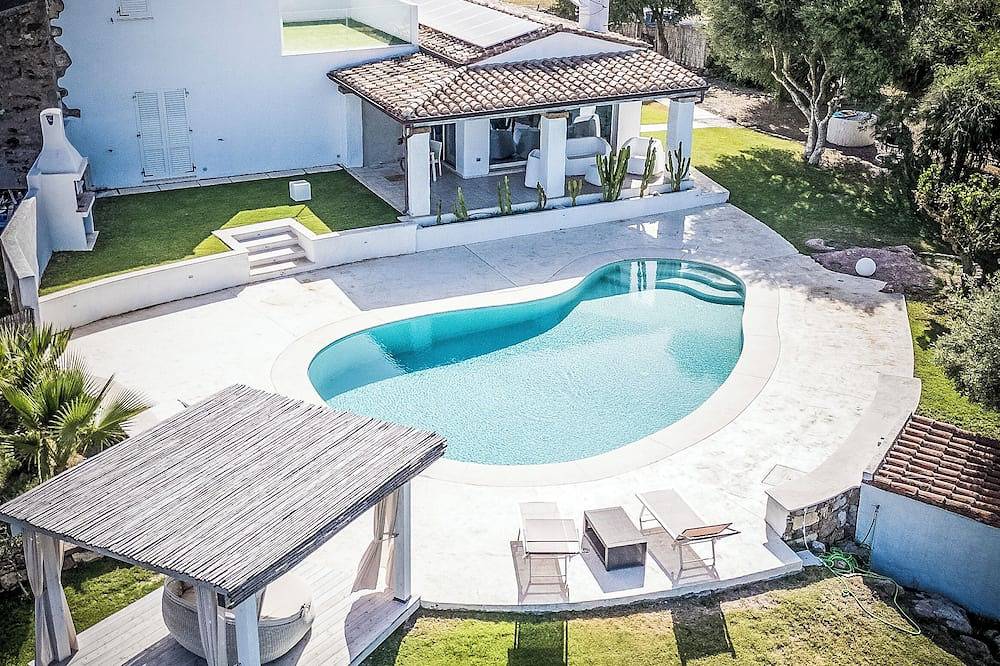 Escape to Paradise:Villa with Pool, Garden and Sea View Surrounded by Nature in Calasetta, Sant'Antioco