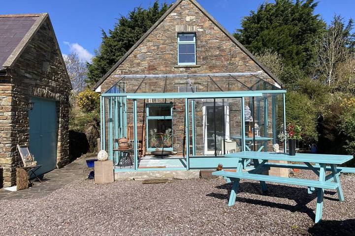 Holiday rental for 2 people, with terrace and garden in County Cork