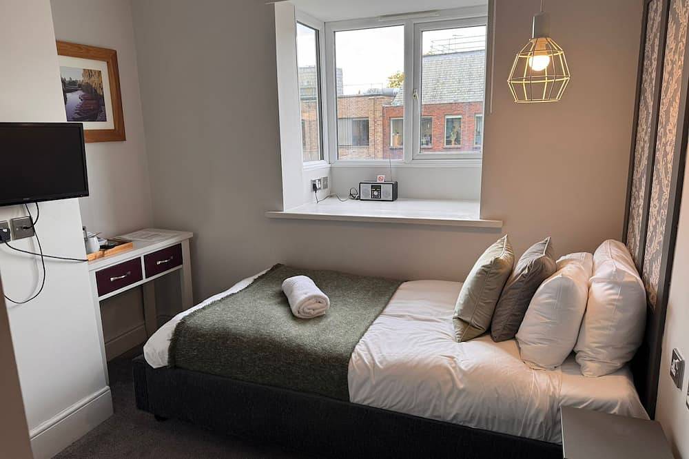Double room / shared bathroom in Market Ward, Cambridge