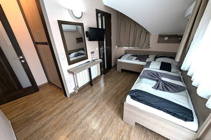 Ferienhaus für 19 Personen, mit Balkon/Terrasse und Whirlpool sowie Terrasse und Garten in Ungarn - 4