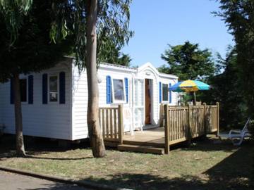 Camping für 6 Personen in Clairvaux-les-Lacs, Jura, Bild 1
