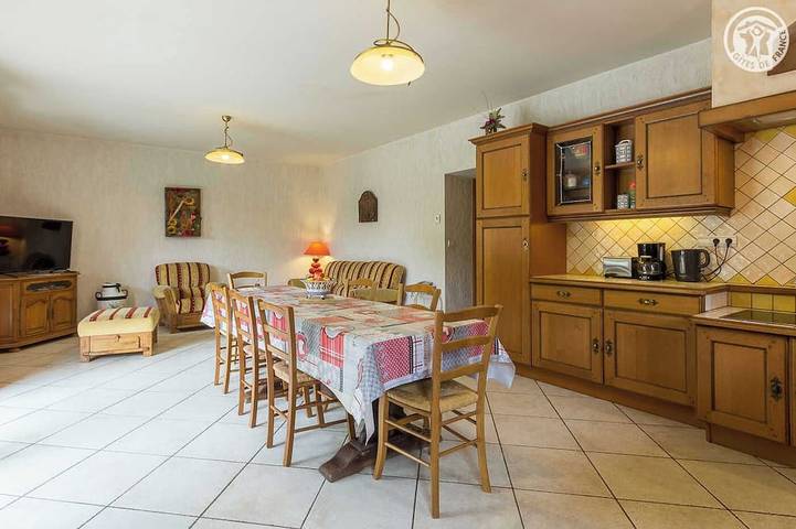 Gîte pour 10 personnes, avec jardin à Pallud - 4