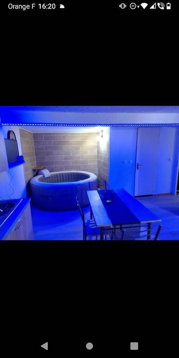 Gîte pour 4 personnes, avec jacuzzi et terrasse à Solaro