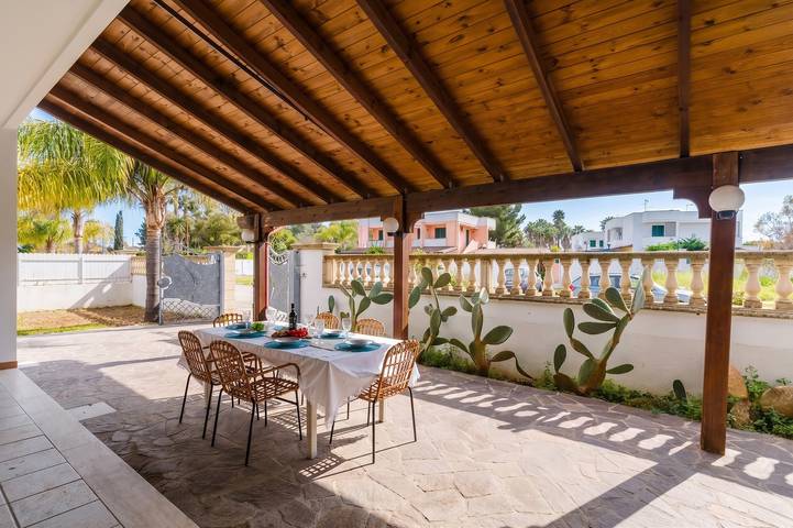 Villa Vittoria 13 posti con piscina privata, Wi-Fi e aria condizionata in Torre dell'Orso, Melendugno