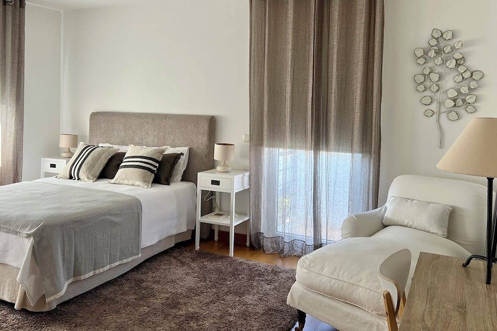 Between the Sea and the Ria: luxurious private villa with pool and exclusive services. in Praia da Barra, Gafanha da Nazaré