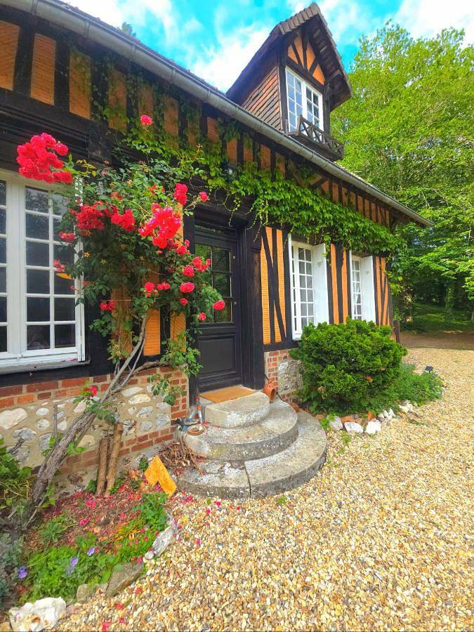 Location de vacances pour 8 personnes, avec Terrasse ainsi que Jardin et Vue dans Saint-Wandrille-Rançon