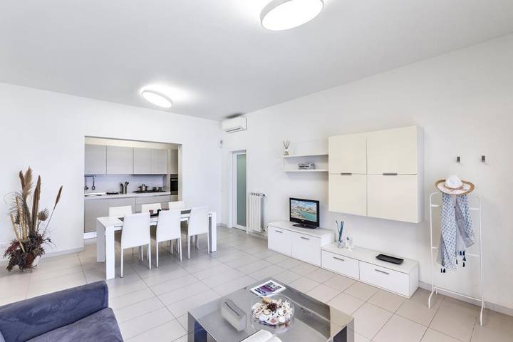 Maison de vacances pour 4 personnes, avec Jacuzzi ainsi que Terrasse et Jardin dans Spiaggia di Cala Porto Bianco