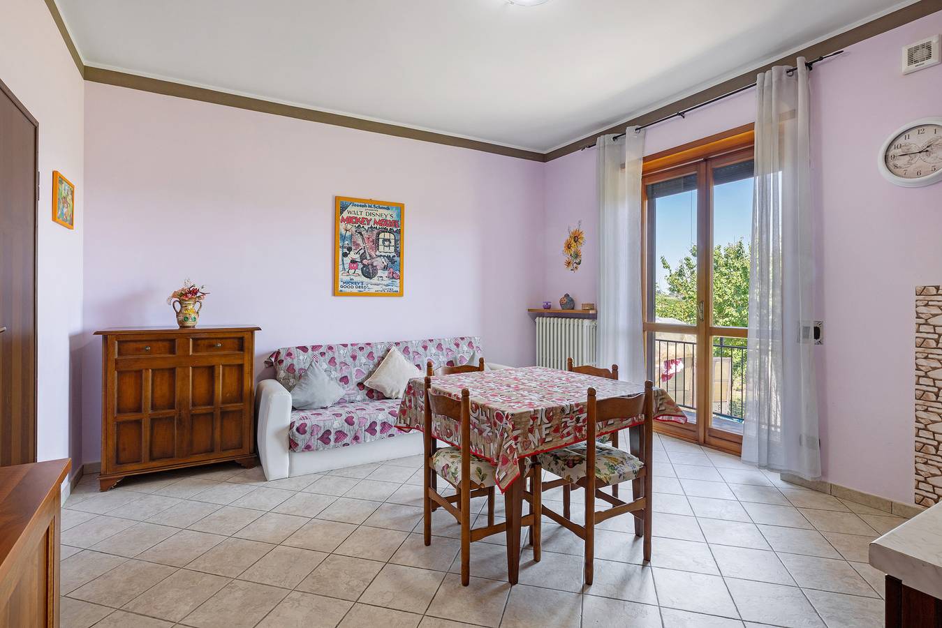 Ganze Wohnung, Ferienwohnung 'Carbone' mit Privatterrasse, Wi-Fi und Klimaanlage in Roddi, Langhe