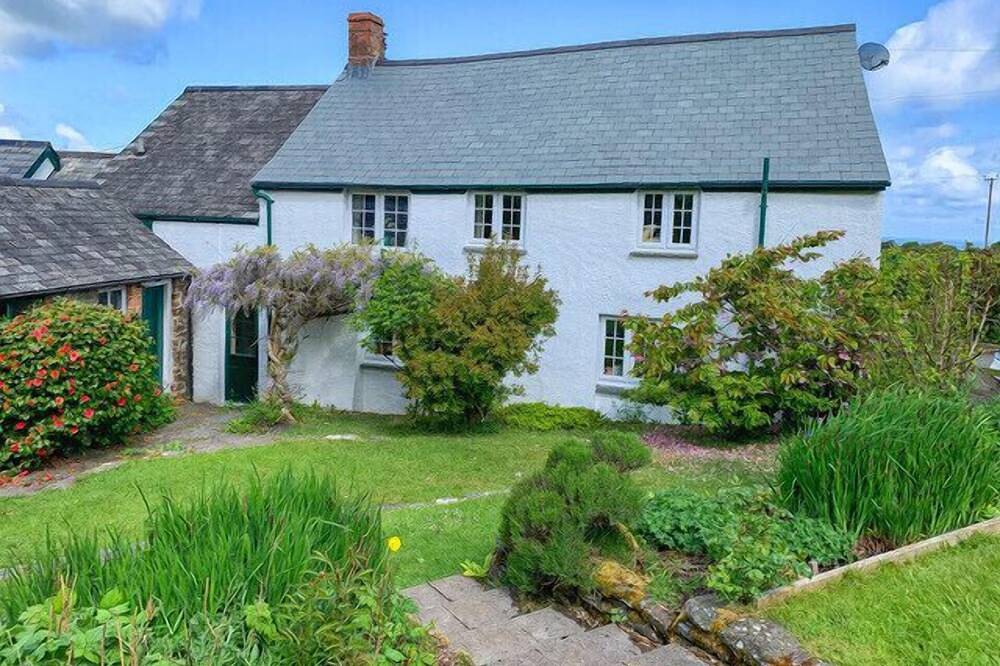 17th Century cottage near the picturesque village of Clovelly in Clovelly, Hartland Devon Heritage Coast