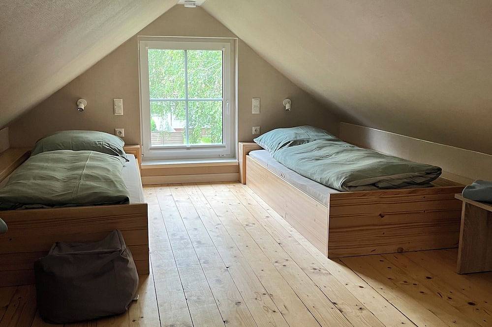Ganze Wohnung, Große Dg-Fewo  in dörflicher Idylle mit Saunamöglichkeit und E-Ladestation in Rubkow, Vorpommern Greifswald