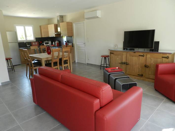 Gîte pour 6 personnes, avec terrasse ainsi que piscine et jardin à Pernes-les-Fontaines - 4