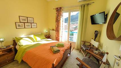 Gîte pour 2 personnes, avec balcon et vue dans Leonidion