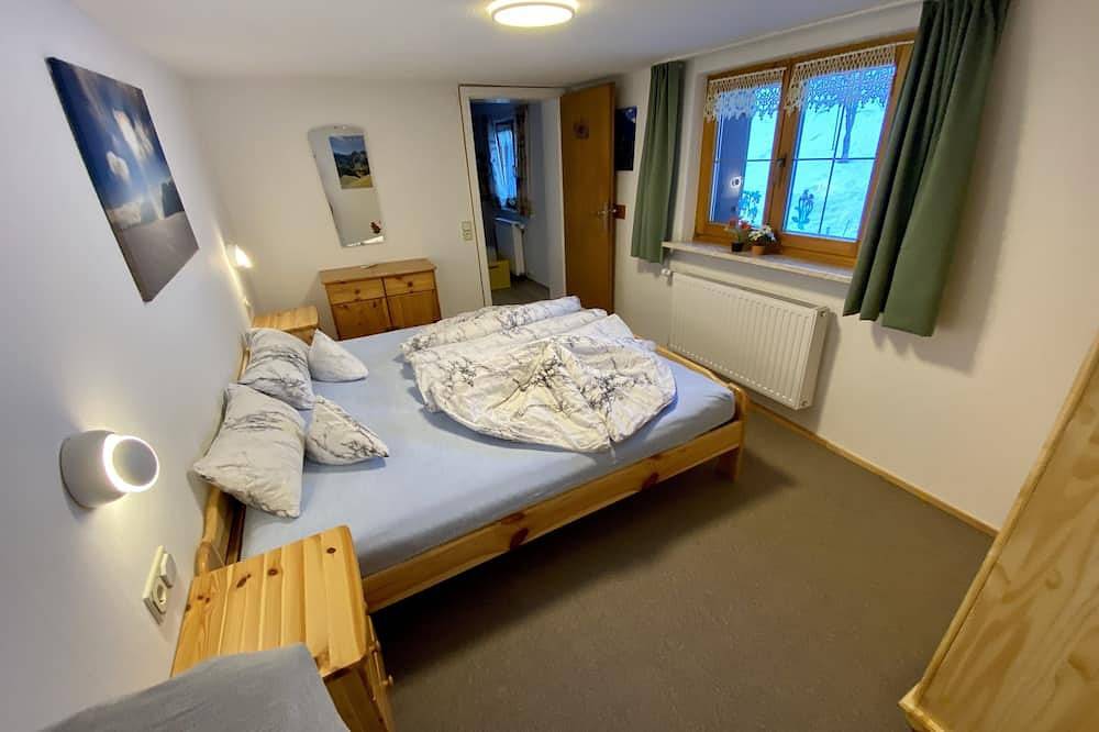 Geheel appartement, Rental-mit Garten-und Bergblick-Terrace-Private Bathroom in Hirschegg Kleinwalsertal, Mittelberg