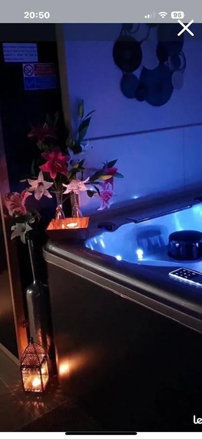 Apartamento de vacaciones para 2 personas, con terraza además de sauna y jacuzzi - 1