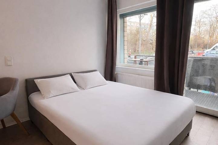 Ganze Wohnung, 1A-Lage Aachener Str.: Cafés, Park und Stadt! in Köln, Rheinland