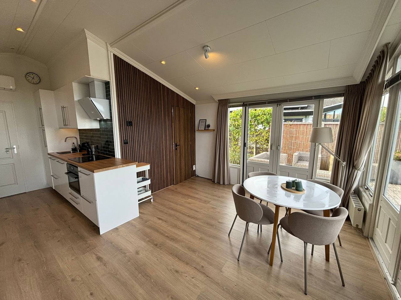 Sfeervolle 4-persoons watervilla met terras aan de Loosdrechtse Plassen in Breukelen in Breukelen, Groene Hart