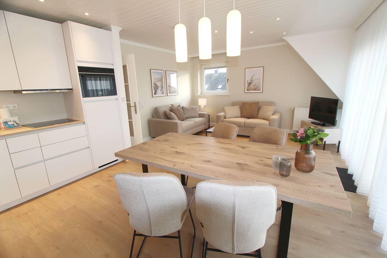 Ganze Wohnung, Schöne Drei-Zimmer Wohnung im Ober- und Dachgeschoss mit direktem Meerblick in Wenningstedt, Sylt