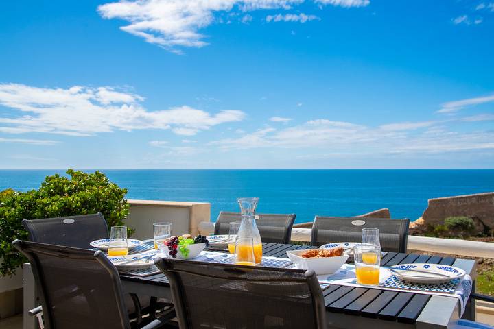 Ferienhaus mit Meerblick für 6 Personen, mit Balkon und Terrasse sowie Pool