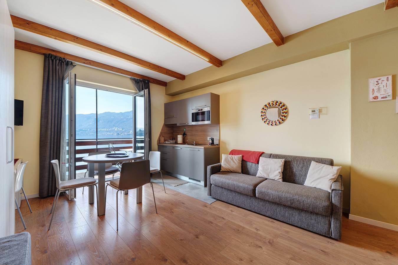 Ganze Wohnung, Cascina Tumas Orta Lake – Apartment Imolo mit Seeblick und direktem Zugang in Pettenasco, Comune di Pettenasco