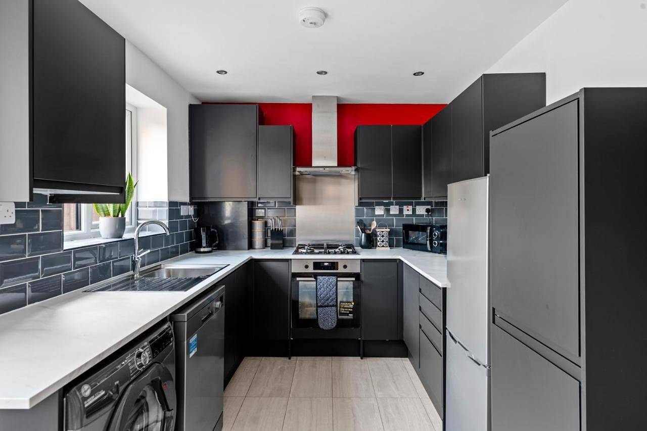 Ganze Wohnung, Stylish 2 Bed Bungalow in East Ham, Close to Excel in Newham, London