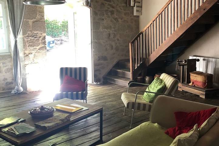 Location de vacances pour 4 personnes, avec Jacuzzi ainsi que Terrasse et Jardin à Roumégoux