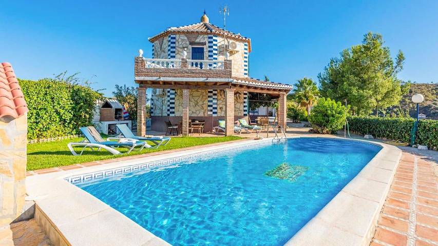 Casa rural para 6 personas, con balcón/terraza y piscina en Iznate