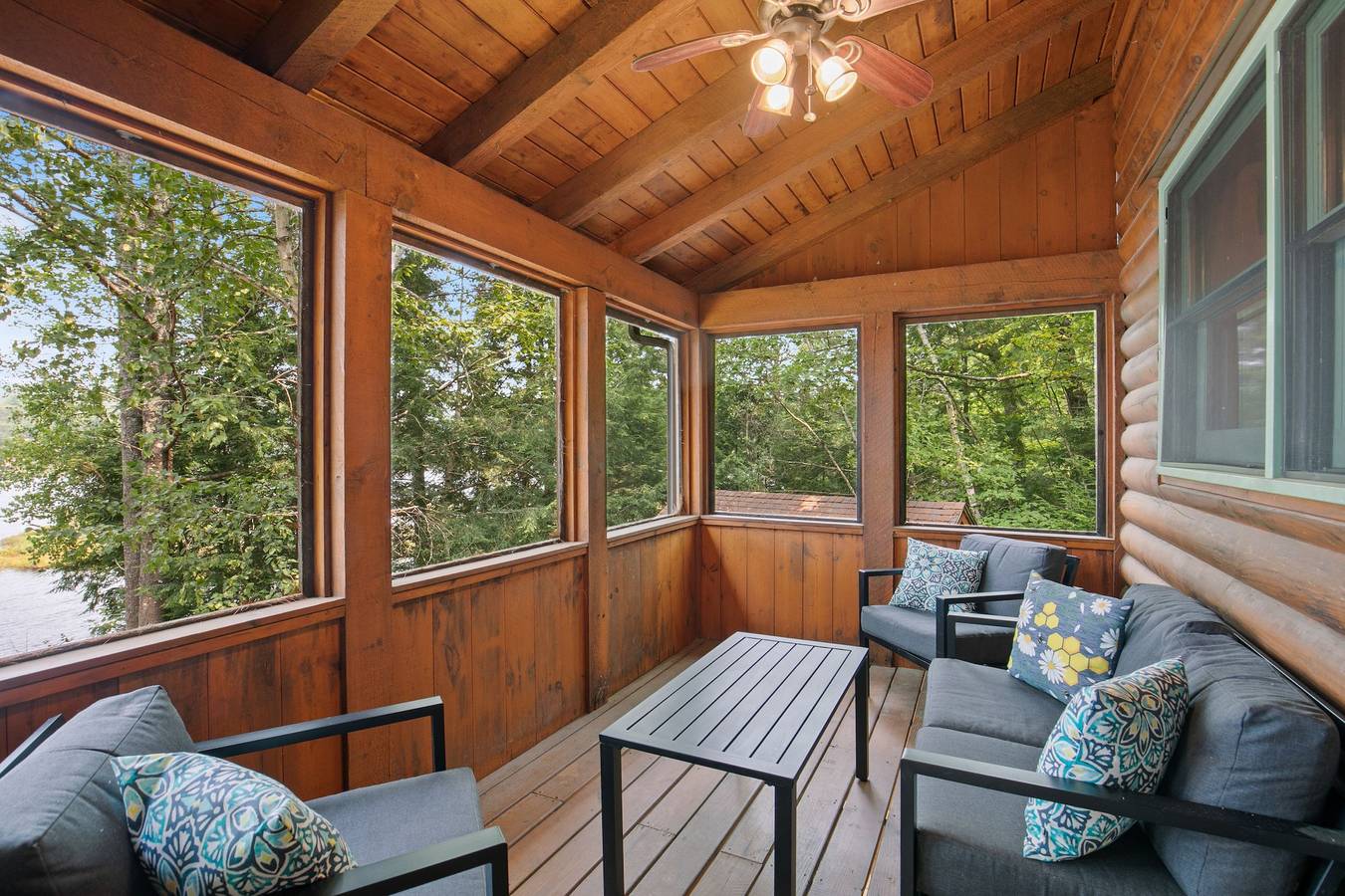 Private Lakefront - Luxury Log House in Sanbornton, Belknap County