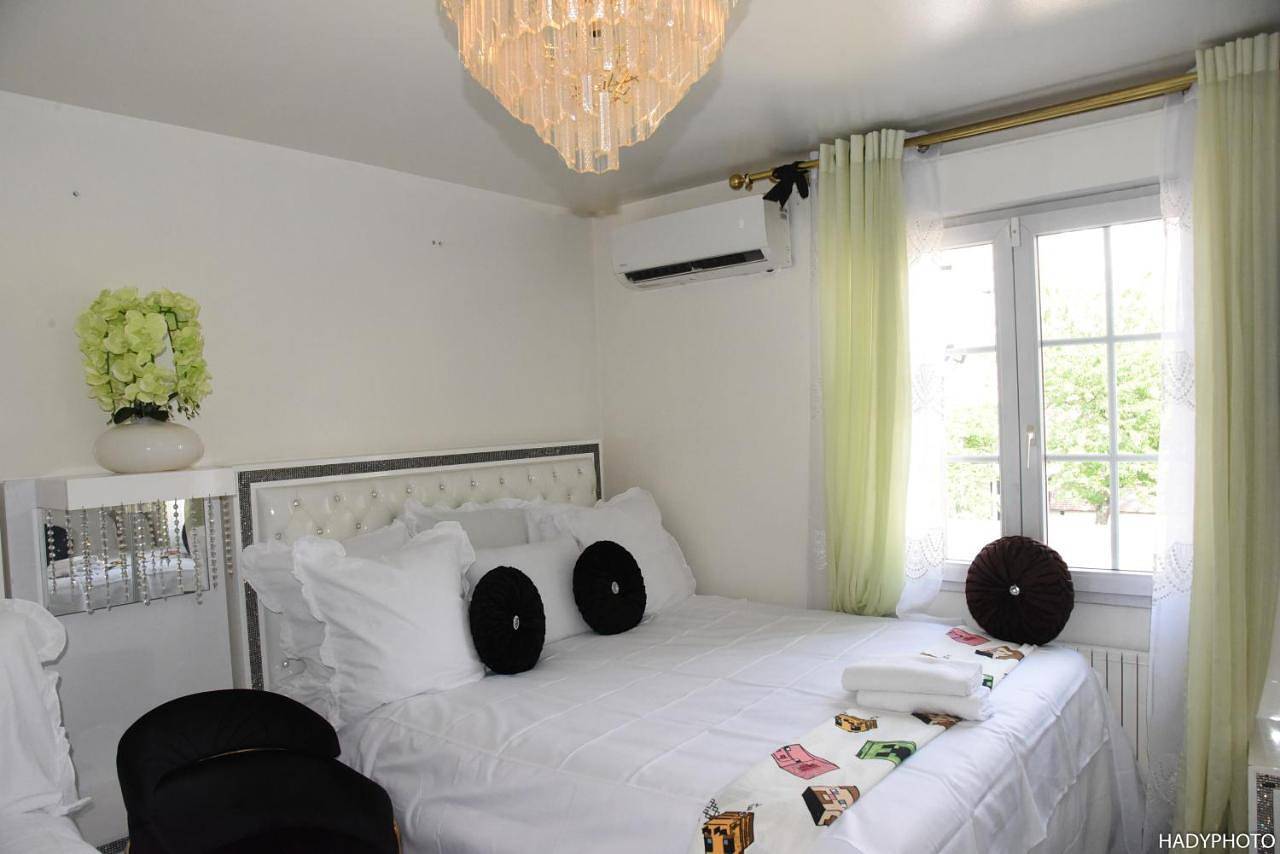 Appartement de vacances entier, Deluxe Double Room in Bondy, Seine-Saint-Denis