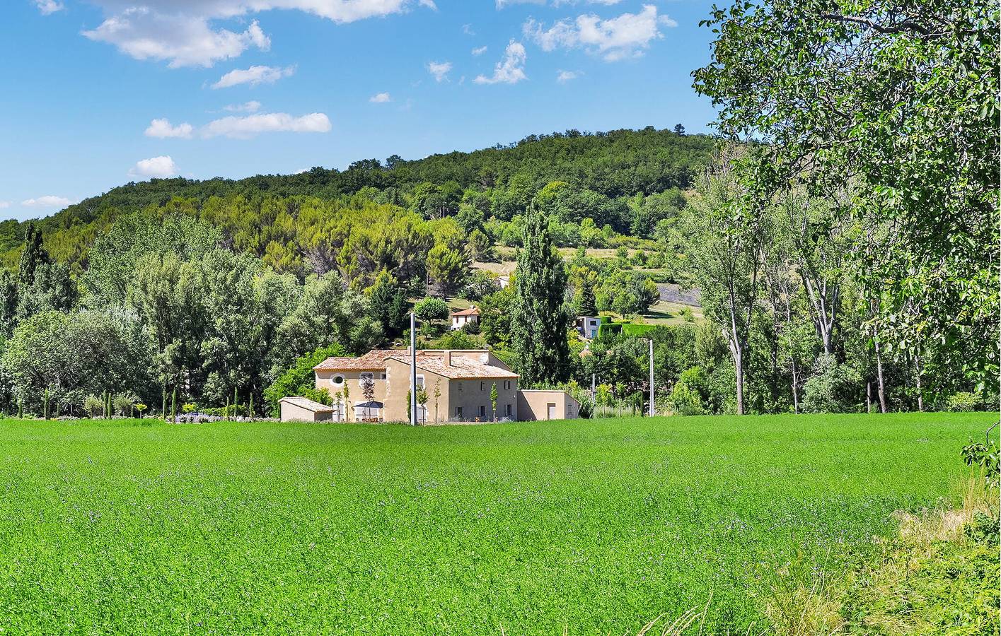 Appartement confortable avec piscine et parking, à 1,5 km de la ville et de la rivière in La Bégude-de-Mazenc, Région de nyons